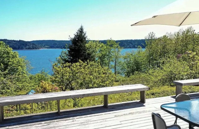 Pet friendly! Modern Lilliwaup Home on 22 acr with view & beach access.