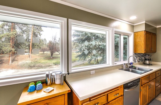 Pet-friendly Montana Abode w/ Balcony & Fireplace!