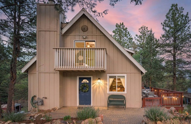 Pet Friendly Mountain Getaway w/ Hot Tub & Game room