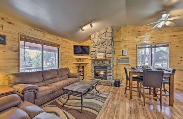 Pet friendly, Mountain Gem, with a Spa!
