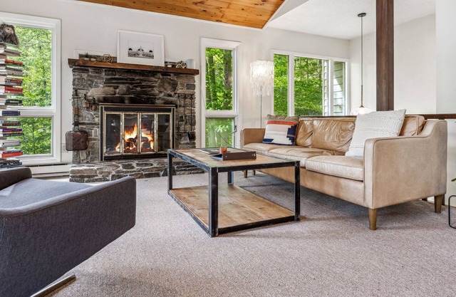 Pet-Friendly, Mountainside Home | Treetop Lodge