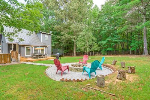Pet-Friendly Mtn Retreat with Yard in Blairsville!