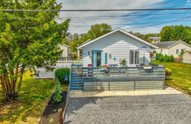 PET FRIENDLY NEAR THE BAY!