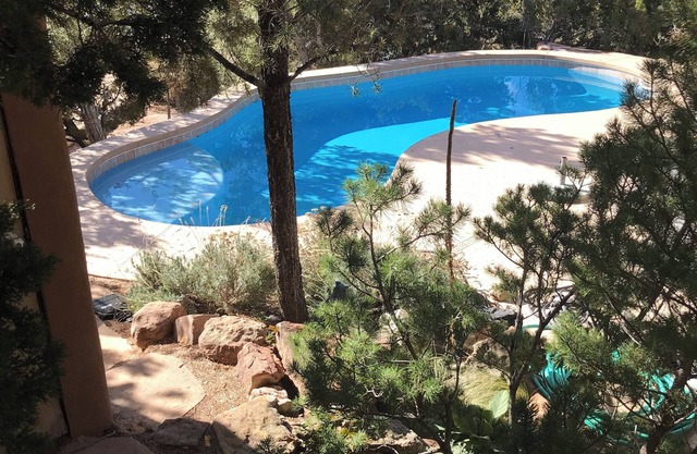 Pet friendly oasis near the Opera with stunning views! Private pool! n