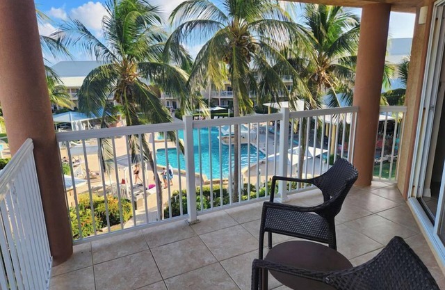Pet-Friendly Oceanfront Suite w/ Full Kitchen, Bar, Pool Access & Resort Views