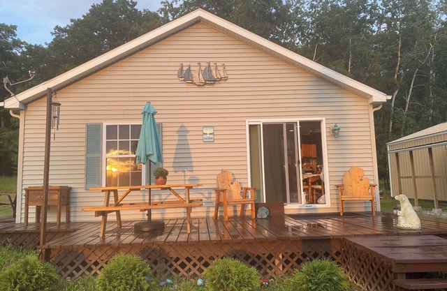 Pet friendly on 40 peaceful wooded acreas. Minutes from the beaches