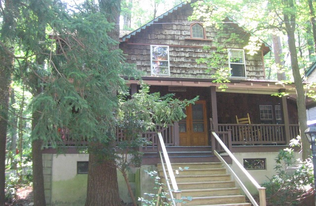 Geräumiges Ferienhaus mit Blick auf den See und hundefreundlich.