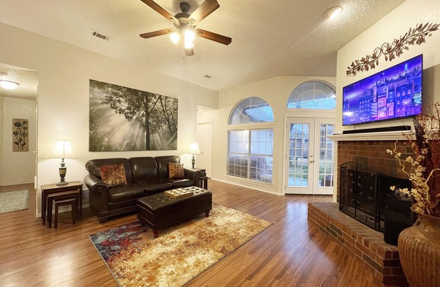 Pet-Friendly & Perfect! Jetted Tub, Patio, Ping Pong, Pac-Man