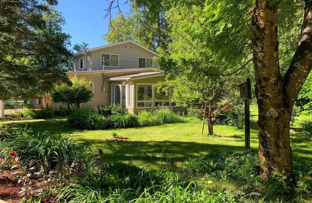 Pet-Friendly Pinehurst Home: Hike, Bike & Ski!