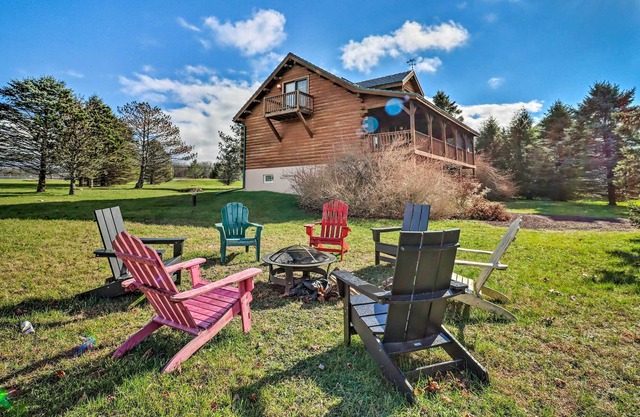 Pet-Friendly Poconos Cabin: Deck & Fire Pit!