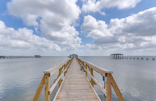 Pet-Friendly Port Arthur Retreat w/ Fishing Pier!