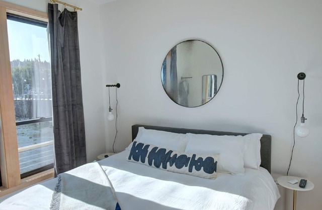 Pet-friendly, Private Balcony at Ice House Suite at Bowline Hotel