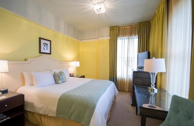 Pet-friendly Property! 2 Comfortable Units, Mini-golf Course, Pop- Up Cinema!
