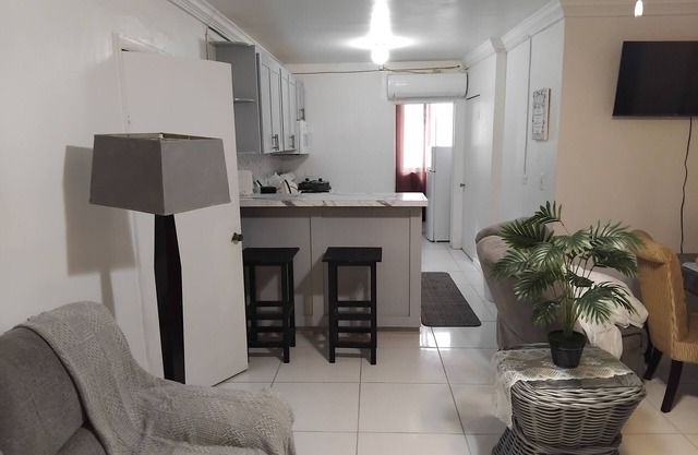 PET Friendly, Remodel, Spacious and Cozy Villa in Delightful Nassau.