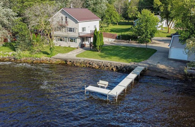 PeT FrienDly, Renovated Lake Home W/ Gr8 SWIMminG