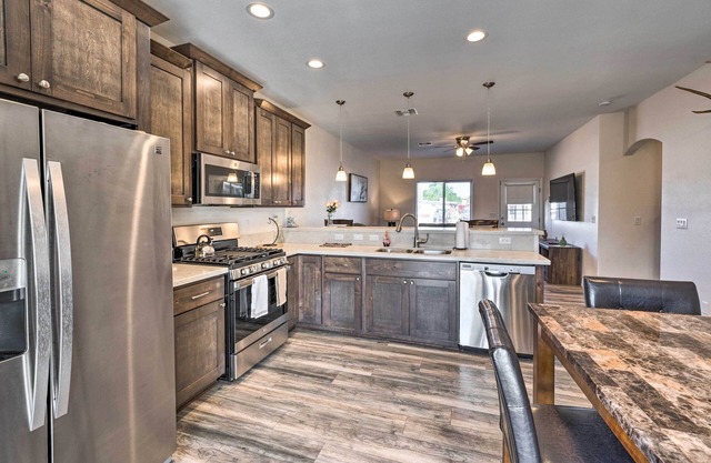 Pet-friendly Retreat - 1 Block to Colorado River!