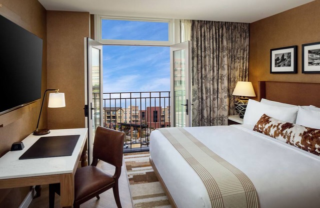 Pet-Friendly Retreat w/ Private Parking, Kitchenettes Near Local Sightseeing!