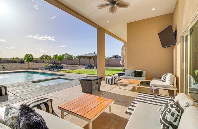 Pet-Friendly Rio Rancho Home w/ Fire Pit