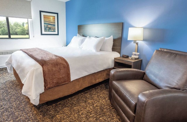 Pet-Friendly Room Ideal for Family Adventures Near Idaho Falls Zoo
