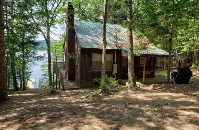 Pet-friendly rustic camp on Keoka Lake, ideal for swimming and fishing!