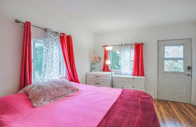 Pet-Friendly San Pedro Studio ~ 3 Mi to the Ocean!