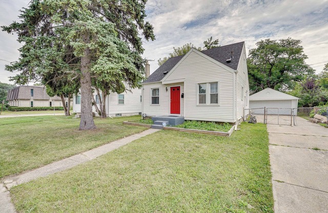 Pet-Friendly Southfield House w/ Ping-Pong Table!