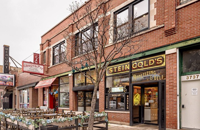 Pet Friendly Southport Corridor Condo - Amazing Shopping at Your Doorstep! by RedAwning