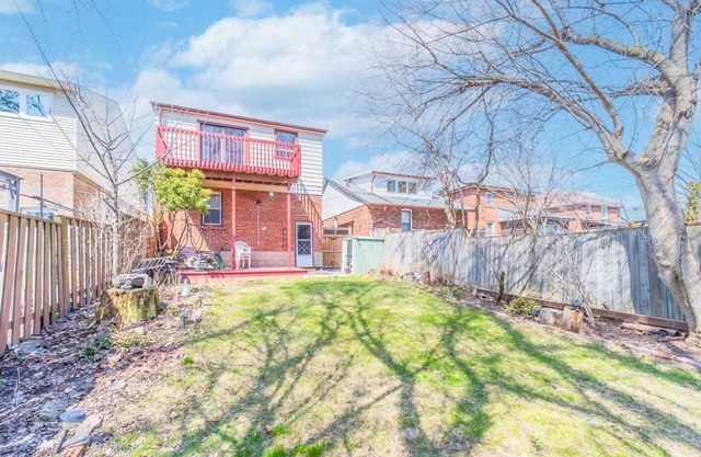 Pet Friendly, Spacious & Bright Main Flr Apt with Yard/Parking/Laundry by Beach