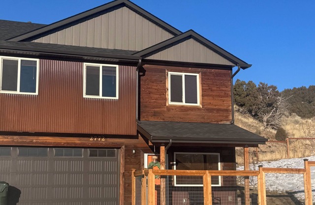 Family & Pet-Friendly Stay. Mountain View’s. Near ISU & Hospital.