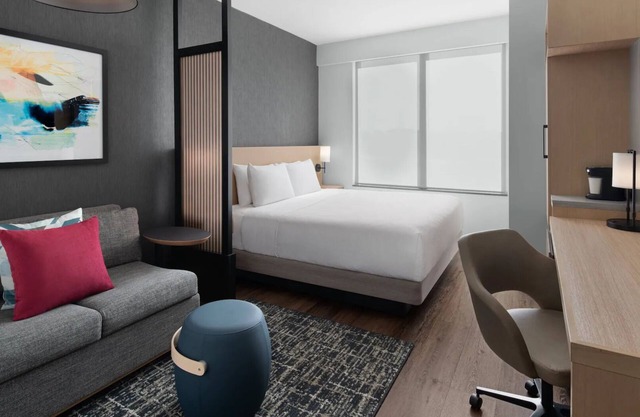 Pet-Friendly Stay w/Daily Free Breakfast Minutes to LEGOLAND® Discovery Center