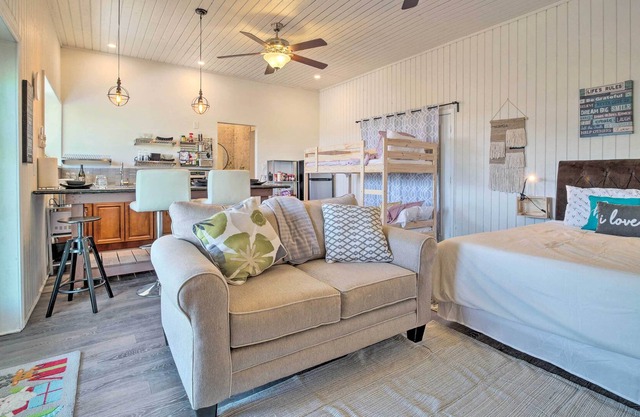 Evolve | Pet-Friendly Studio: Kayak & Dock on Lake