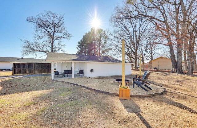 Pet-Friendly Studio w/ Yard & Fire Pit in Vilonia!