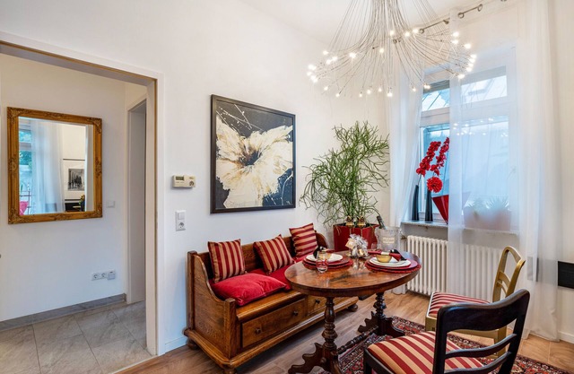 Haustierfreundliche Ferienwohnung 'Belle Epoque' mit Balkon und WLAN