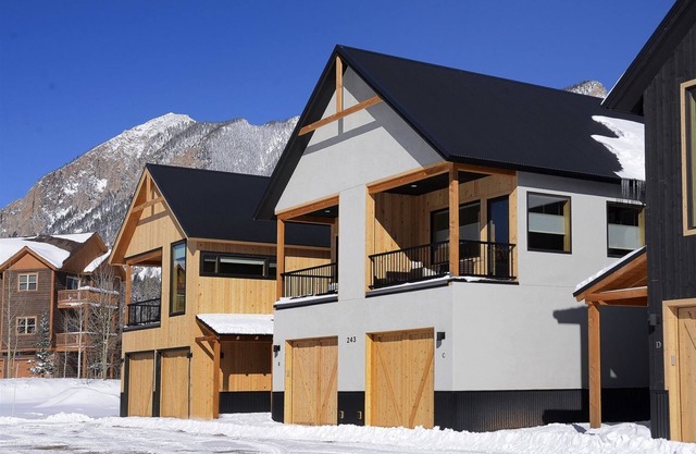 Pet Friendly Townhome Just Minutes from Town and the Resort!