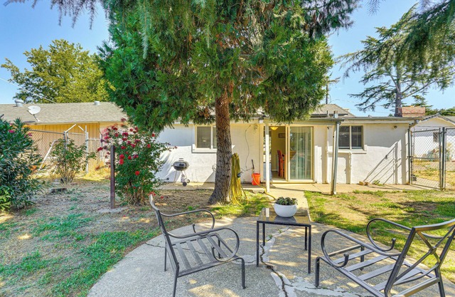 Pet-Friendly Unit w/ Yard Near Sacramento River!