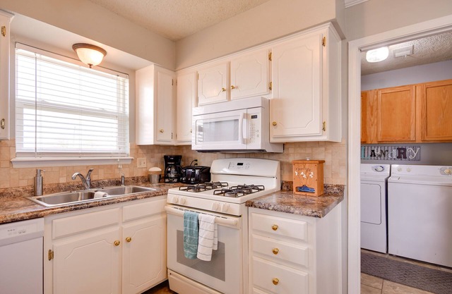 Pet-Friendly Vacation Rental w/Yard in Canyon