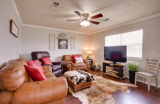Pet-Friendly Vacation Rental with Yard in Canyon
