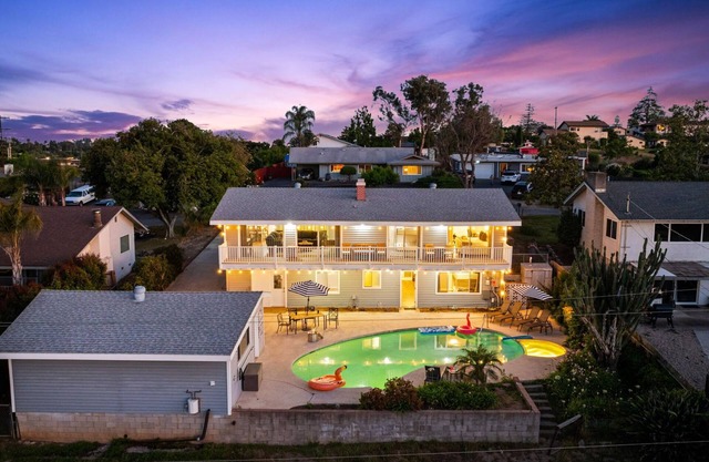 Pet friendly Vet Owned Home with Pool