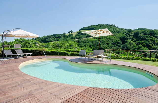 Ruhiges Ferienhaus in Urbino mit eigenem Pool