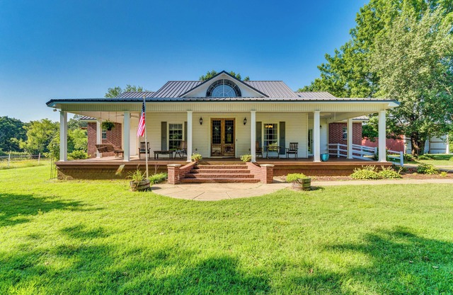 Pet-Friendly Vilonia Home w/ Fenced Yard & Grill!