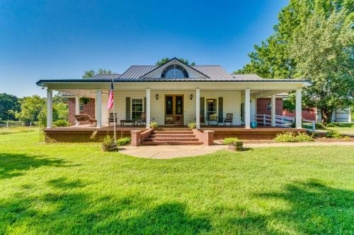 Pet-Friendly Vilonia Home with Fenced Yard and Grill!