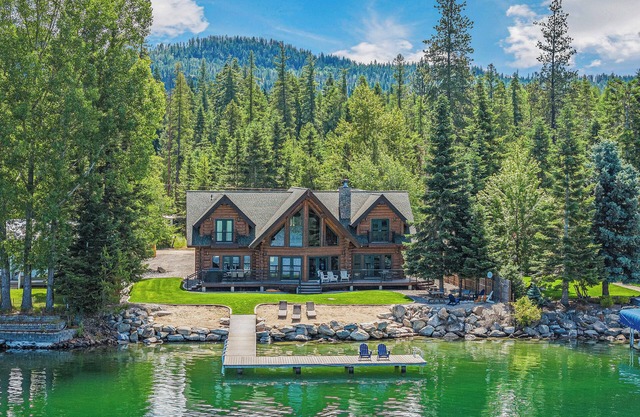 Pet Friendly Waterfront Log Home w/ Private Dock