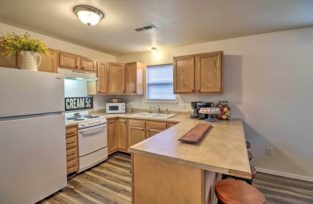 NEW! Pet-Friendly West Plains Pad < 1 Mi to Dtwn!