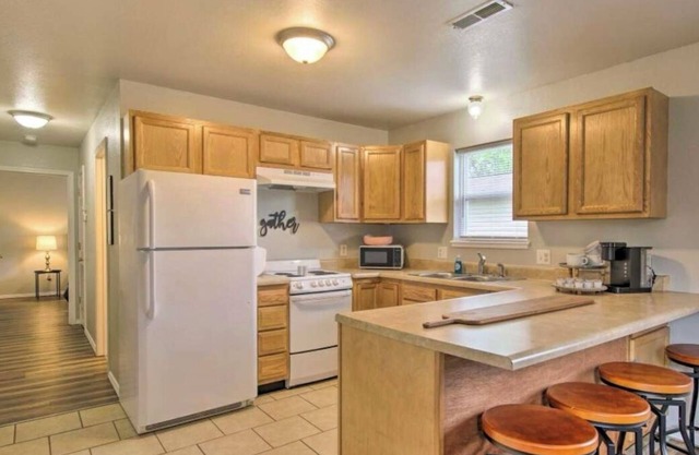 Pet-Friendly West Plains Home Near Downtown!
