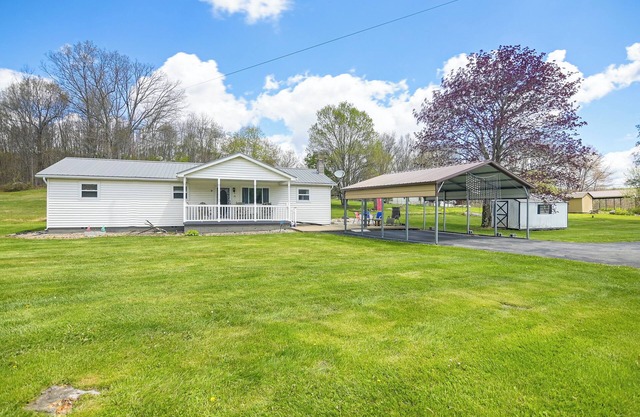 Pet-Friendly West Virginia Home - Patio & Fire Pit