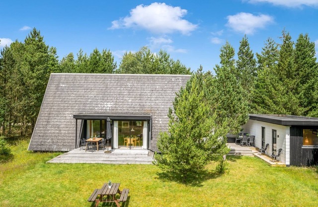 "Peta" - 1.6km from the sea by Interhome