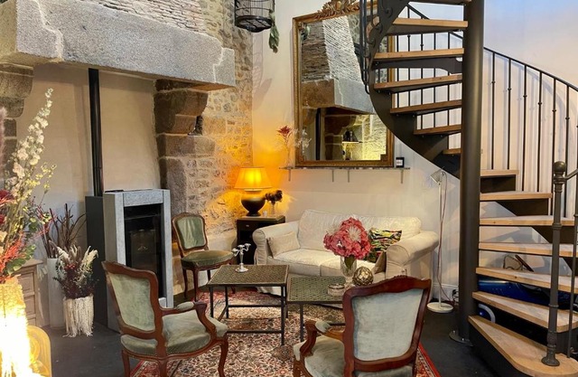 Petit gîte d’arrière-cour au pied du Château