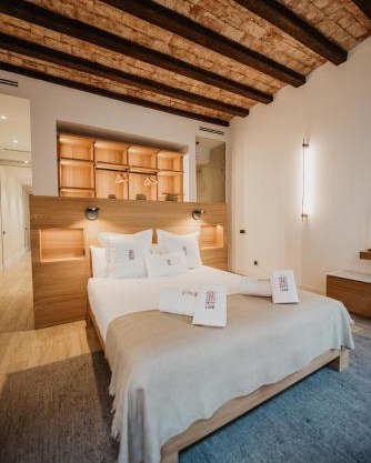 Petit Luxe St. Pere