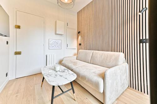 Petit studio charmant près de Paris - III