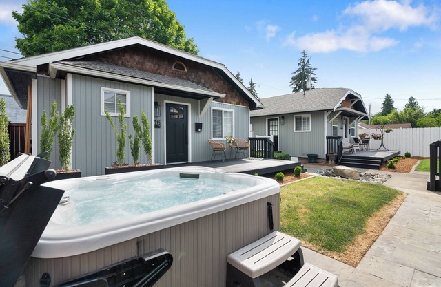 Petite Perfection, Bungalow in the heart of Puyallup.